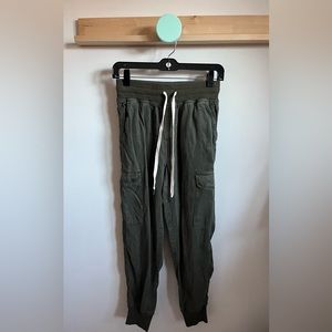 NWT Aerie utility joggers